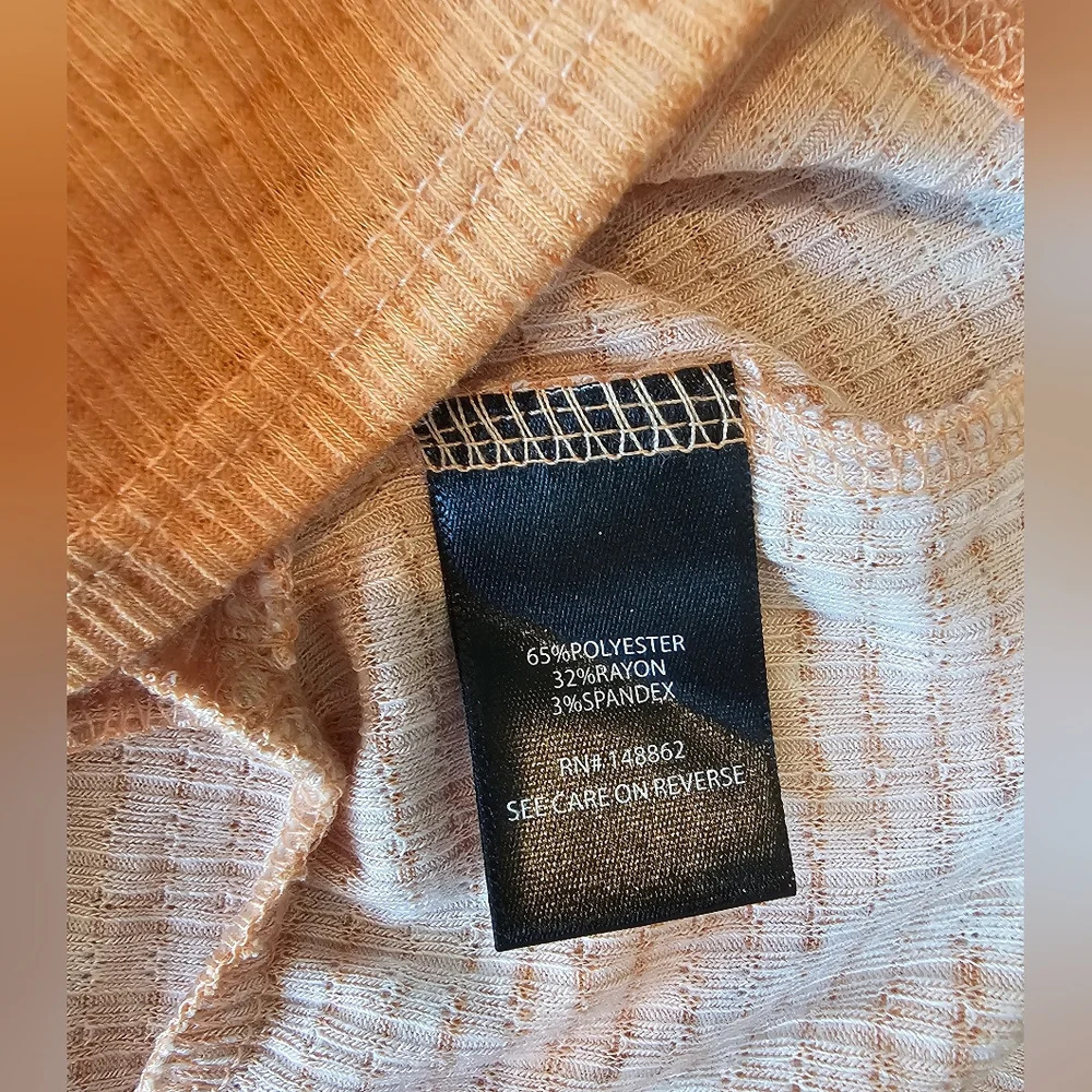 Torrid •Size 4X• Texture Knit High Neck Ruffle Crop Top Tank Peach Bloom NWT - Picture 3 of 6